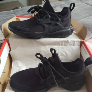 Big kids size 3 Nike Prestos Never Worn